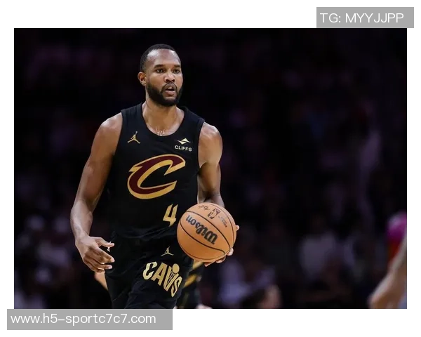 小莫布里表现起伏9投4中贡献14分6篮板6助攻1盖帽 小莫布里表现起伏9投4中贡献14分6篮板6助攻1盖帽