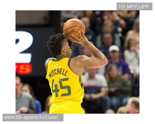 戈贝尔防守效率领先文班紧随其后两位巨星的巅峰对决即将展开 戈贝尔防守效率领先文班紧随其后两位巨星的巅峰对决即将展开