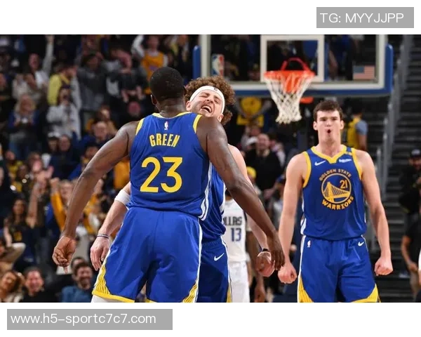 三球半场高效表现砍下23分7篮板4助攻首节独揽15分助力球队奋战